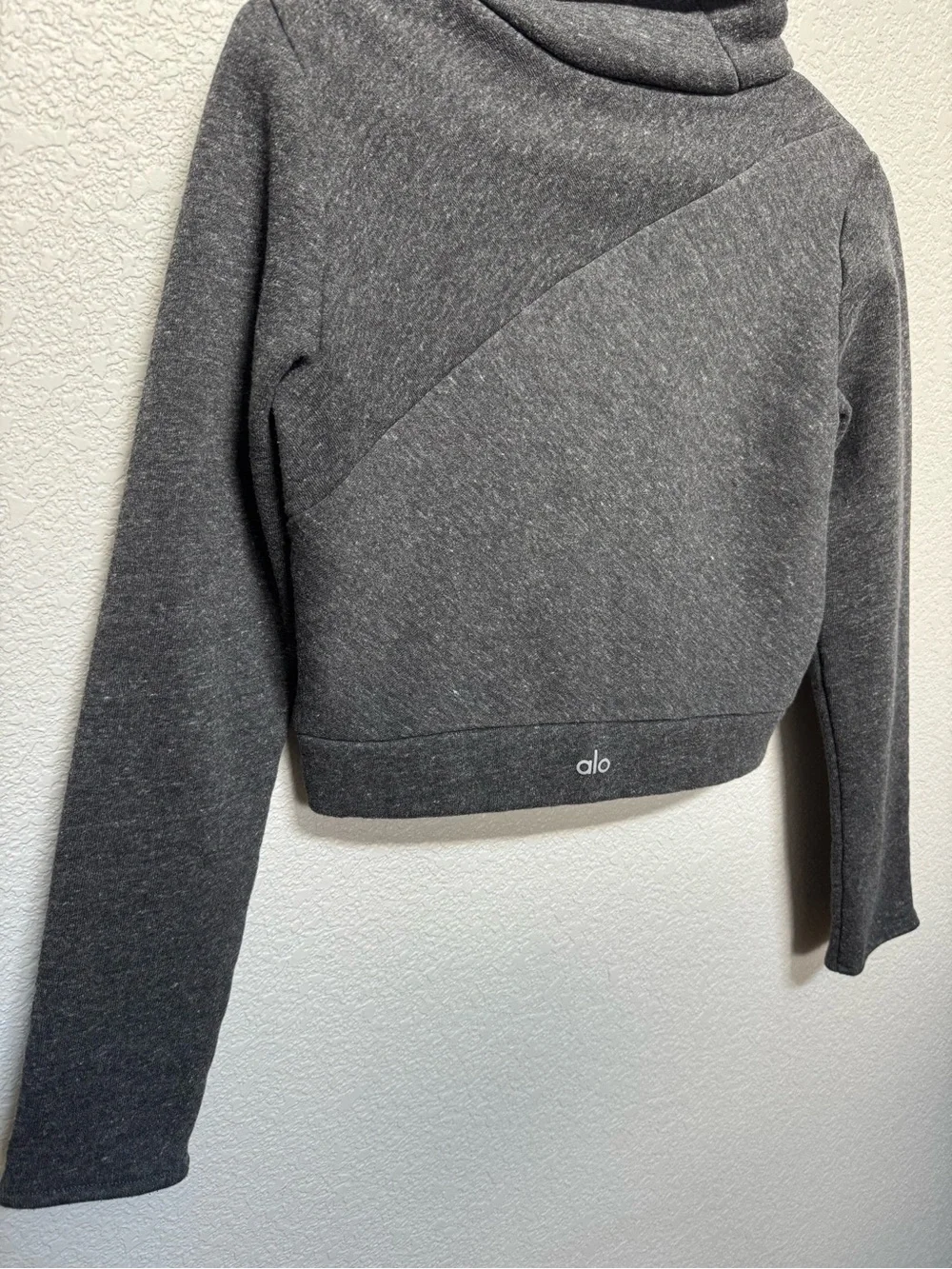 Alo Yoga Long Sleeve Cropped Turtleneck Top Women’s XS Heathered Charcoal